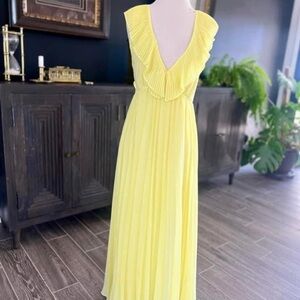 Long Yellow Pleated Maxi Dress with Sexy back and tie! Never worn; without tags
